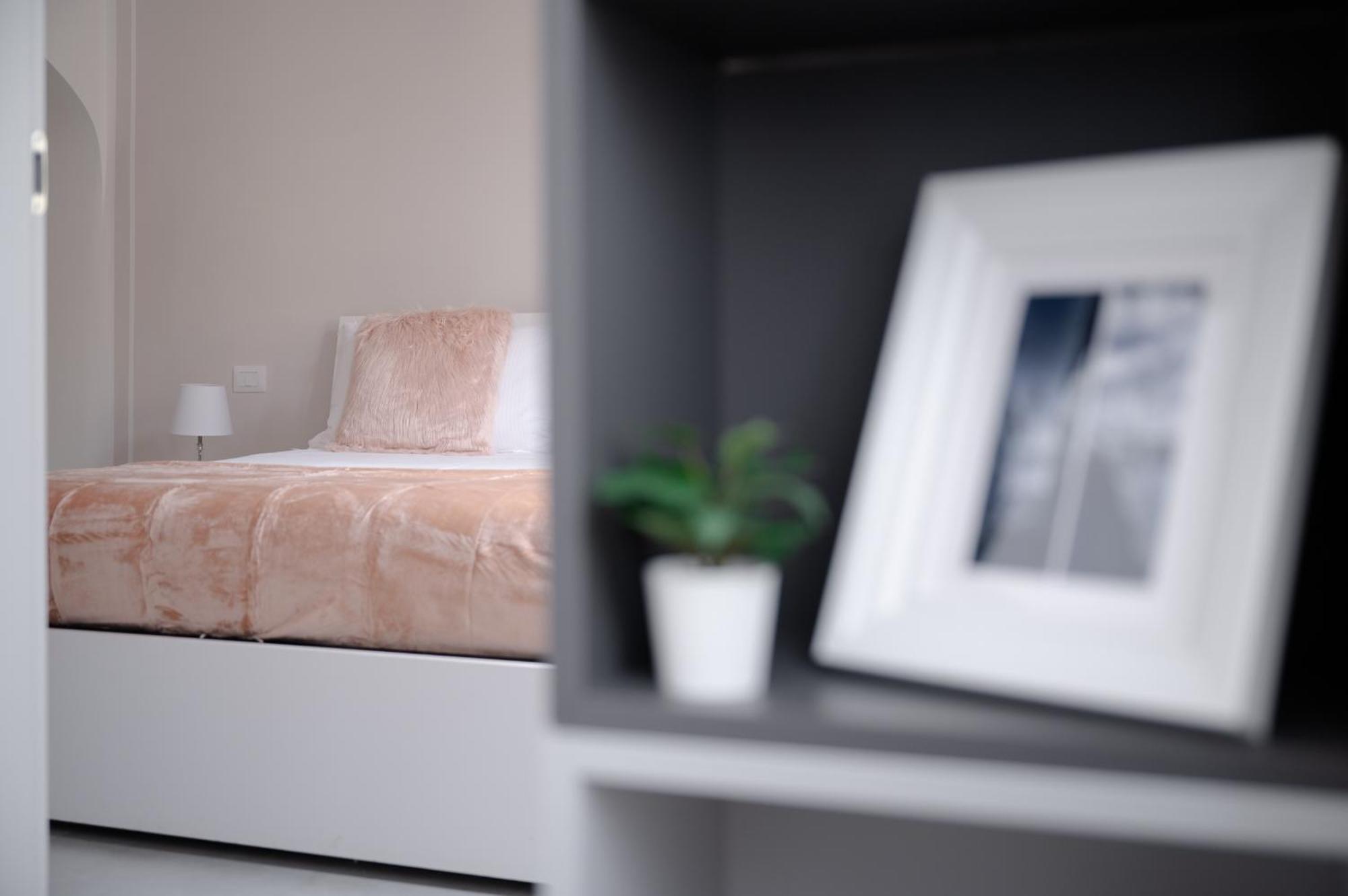 Via Ponte Alle Mosse, 19 - Florence Charming Apartments - A Chic, Newly Renovated Apartment Near Tram Leopolda, A Few Min From Downtown Eksteriør bilde